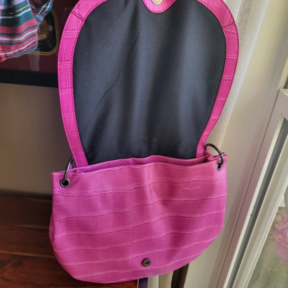 BCBGENERATION Jumbo Purple Black Tote Bag Zipper / Pockets Snap Button Medium